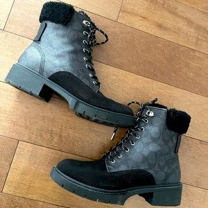 Brand new COACH lorimer bootie in black size 8 (38.5 EUR)Authentic